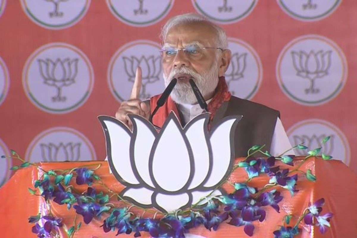 PM Modi in Begusarai: 'एक तरफ NDA है, दूसरी तरफ महालठबंधन है', बेगूसराय में पीएम मोदी ने विपक्ष को घेरा