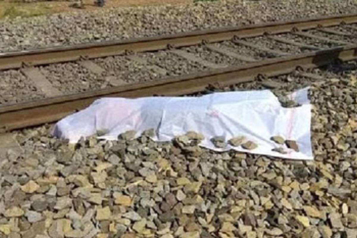 Bihar: रेलवे ट्रैक पर काम कर रहा था मजदूर, अचानक आयी ट्रेन, भागने में दूसरे ट्रैक पर पहुंचा कटकर हुई मौत