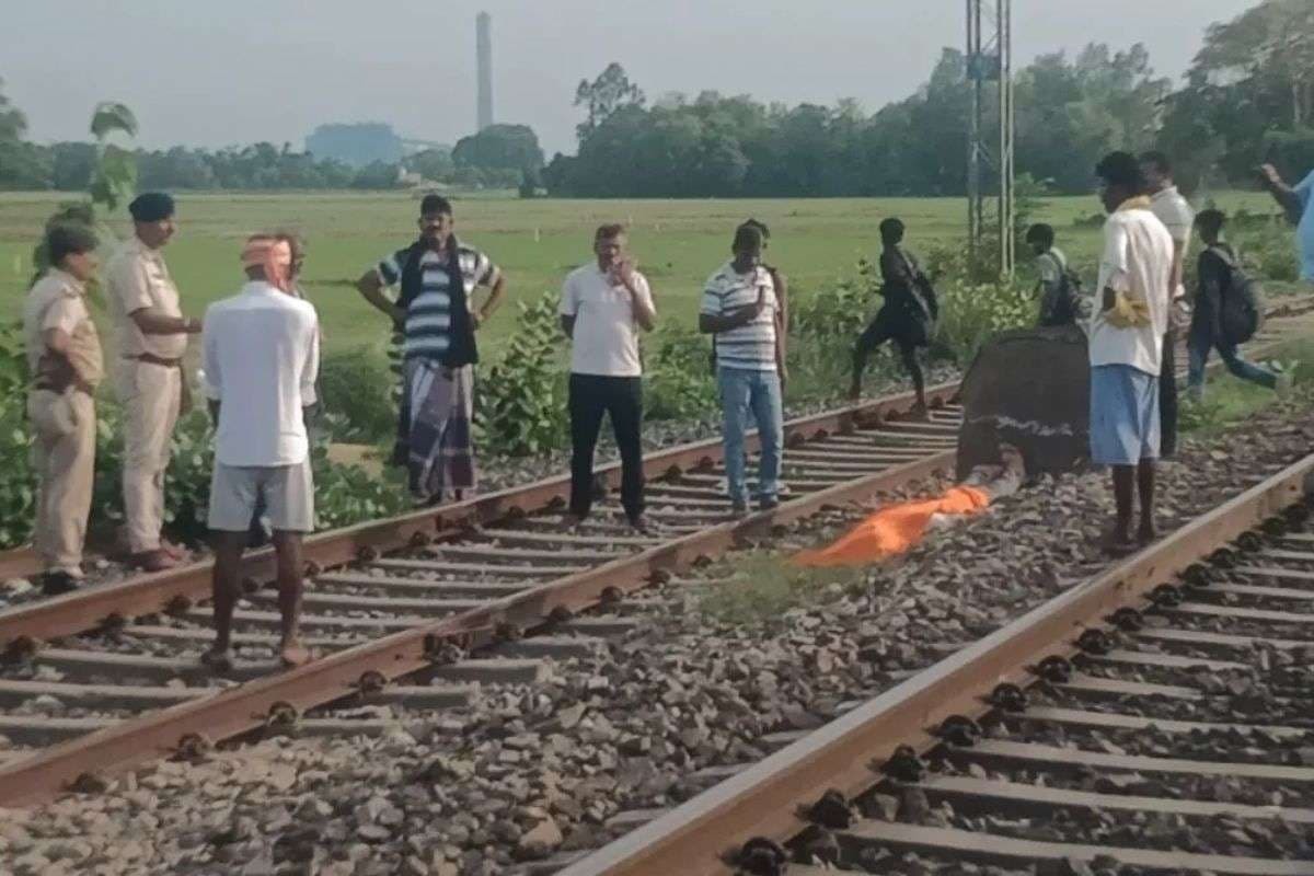 Bihar: रेलवे ट्रैक पर पड़ा रहा कपल का शव, बॉडी उठाने के लिए आपस में लड़ती रही पुलिस 