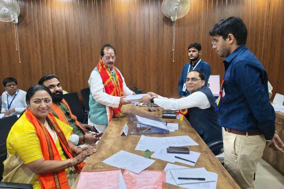 Bihar Elections 2025: विजय सिन्हा के नामांकन में BJP ने दिखाया दम, सीएम से लेकर डिप्टी सीएम तक की उतारी फौज