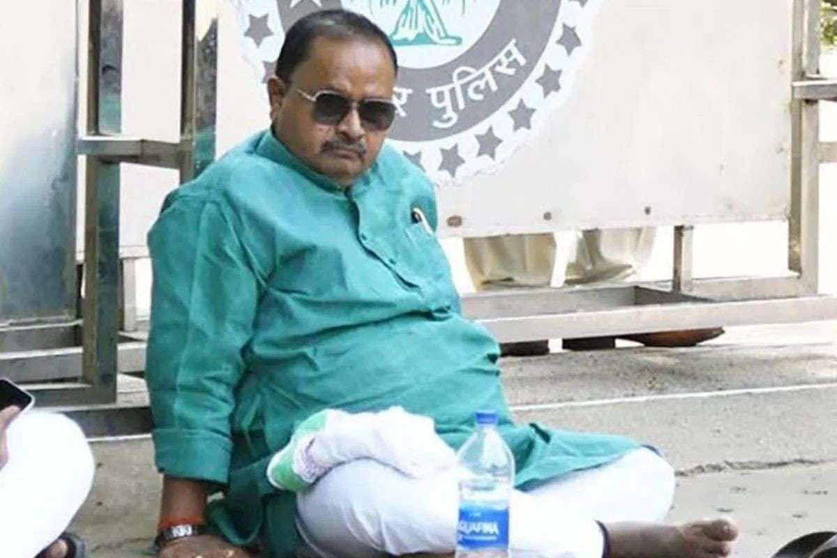 Bihar Election 2025: बागियों को लगातार ठिकाने लगा रही JDU, विधायक गोपाल मंडल समेत 5 नेताओं को निकाला  