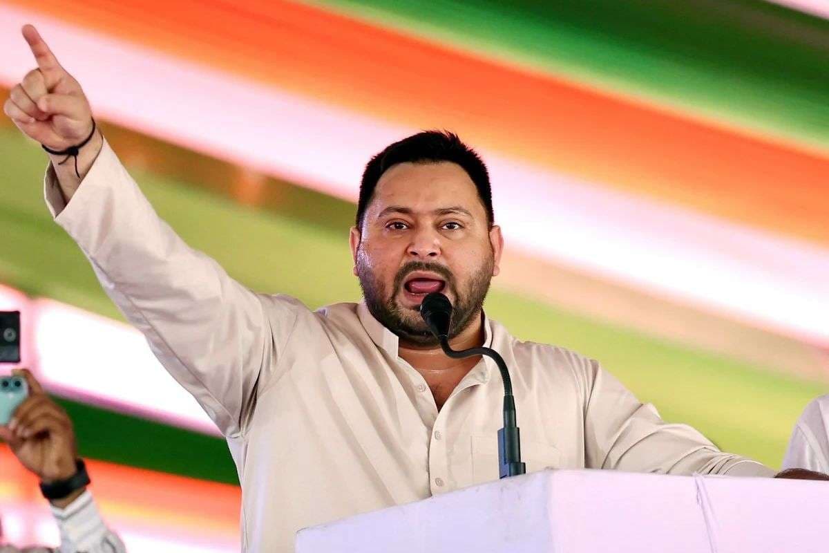 Bihar Election 2025: “बिहार को बिहारी चलाएंगे बाहरी नहीं- तेजस्वी”, विधानसभा चुनाव को बाहरी बनाम स्थानीय बनाने की कोशिश Bihar Election 2025: “बिहार को बिहारी चलाएंगे बाहरी नहीं- तेजस्वी”, विधानसभा चुनाव को बाहरी बनाम स्थानीय बनाने की कोशिश