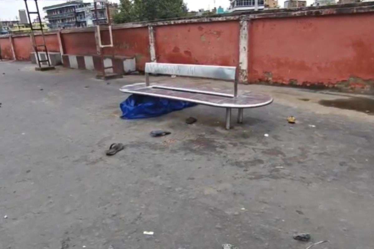 Bihar: गांजा पीते पीते भिड़ गया दोनों पैरों से दिव्‍यांग, चाकू से गोद कर दी हत्‍या, हुआ फरार 