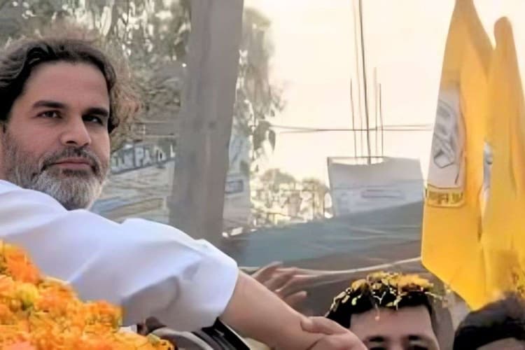 Bihar Chunav 2025: प्रशांत किशोर को चुनाव आयोग का नोटिस, दो राज्यों की वोटर लिस्ट में नाम होने का आरोप