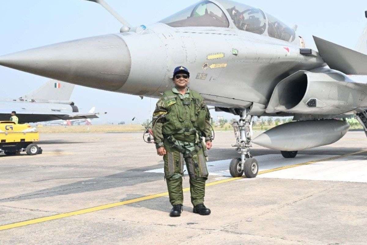 VIDEO : राफेल और सुखोई में उड़ान भरने वाली पहली राष्ट्रपति बनीं द्रौपदी मुर्मू, कहा-अविस्मरणीय गर्व का अनुभव