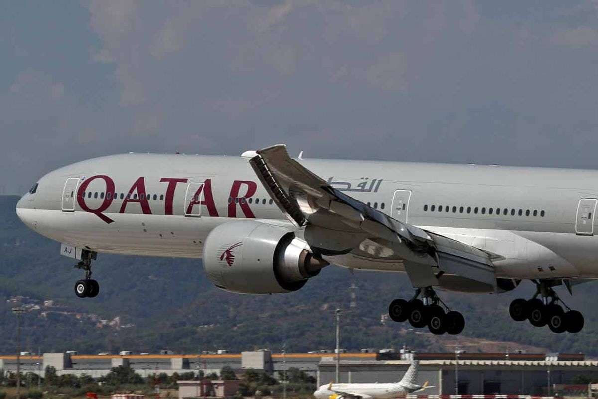 Qatar Airways Flight: हांगकांग जा रही कतर एयरवेज की उड़ान की अहमदाबाद में इमरजेंसी लैंडिंग, सभी यात्री सुरक्षित