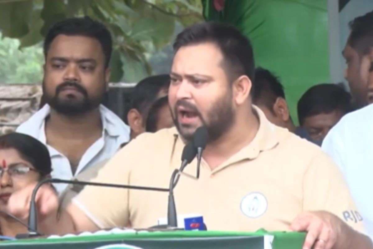 Mokama : लालू यादव के पूर्व करीबी की हत्‍या पर बरसे तेजस्‍वी, बोले आचार संहिता लगी है और लोग हथियार लेकर घूम रहे