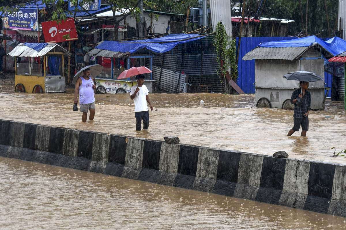 Kal ka Mausam : झारखंड–बिहार के अलावा इन राज्यों में बारिश के आसार, चक्रवात की वजह से 31 अक्टूबर तक होगी बारिश