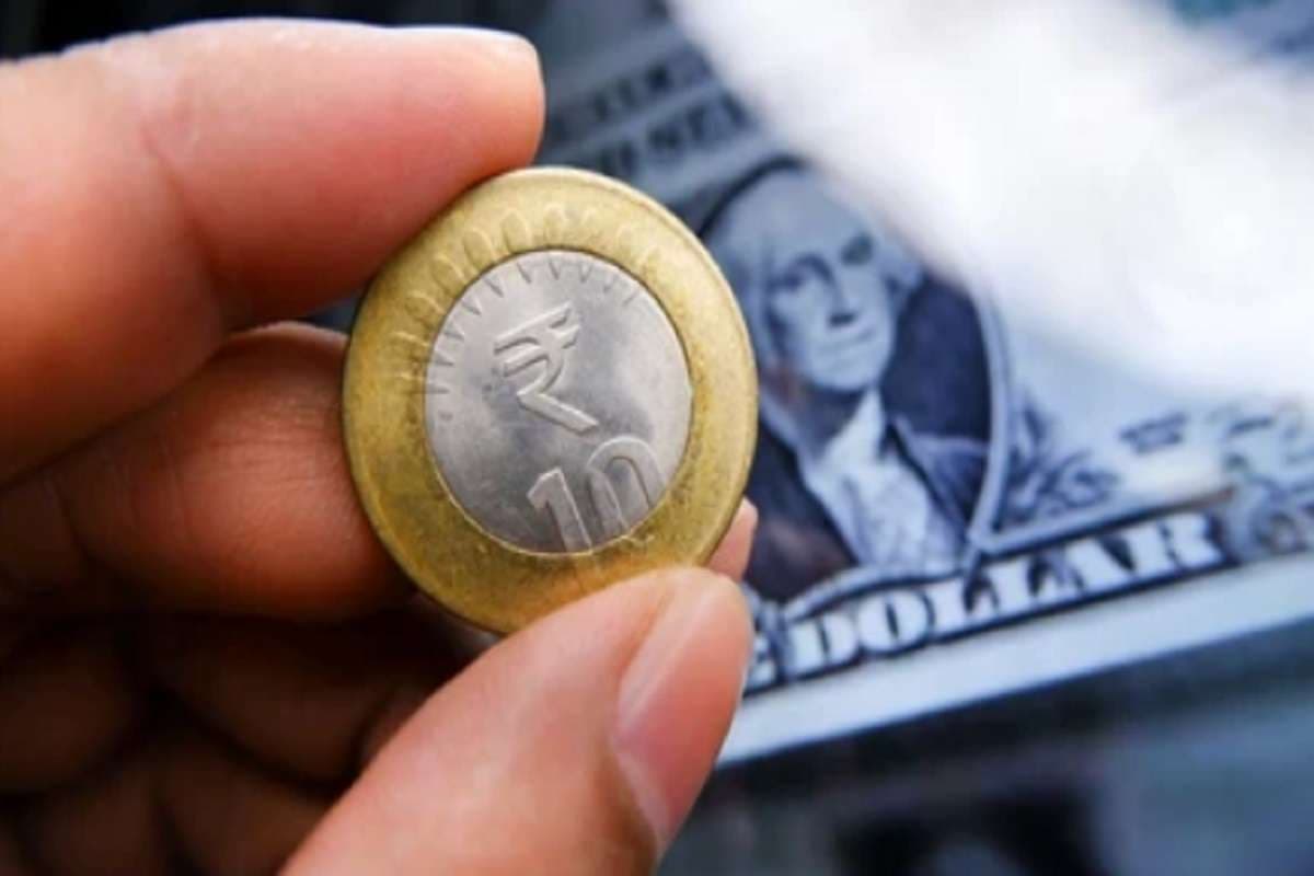 रुपये की रफ्तार के आगे डॉलर पड़ा कमजोर, भारतीय मुद्रा ने लगाई 73 पैसे जोरदार छलांग