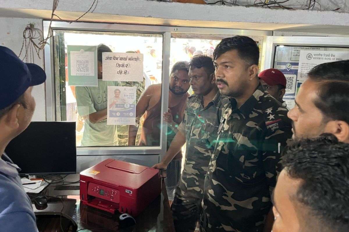 सरायकेला में CSC संचालक से 60 हजार रुपये की लूट, भागते समय अपराधियों ने भीड़ पर चलाई गोलियां!