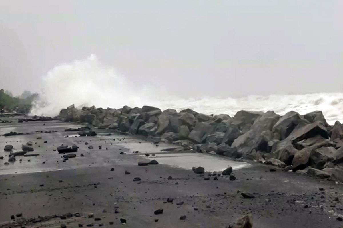 Cyclone Montha : कमजोर पड़ा चक्रवाती तूफान मोंथा, आंध्रप्रदेश, ओडिशा में तबाही के निशान