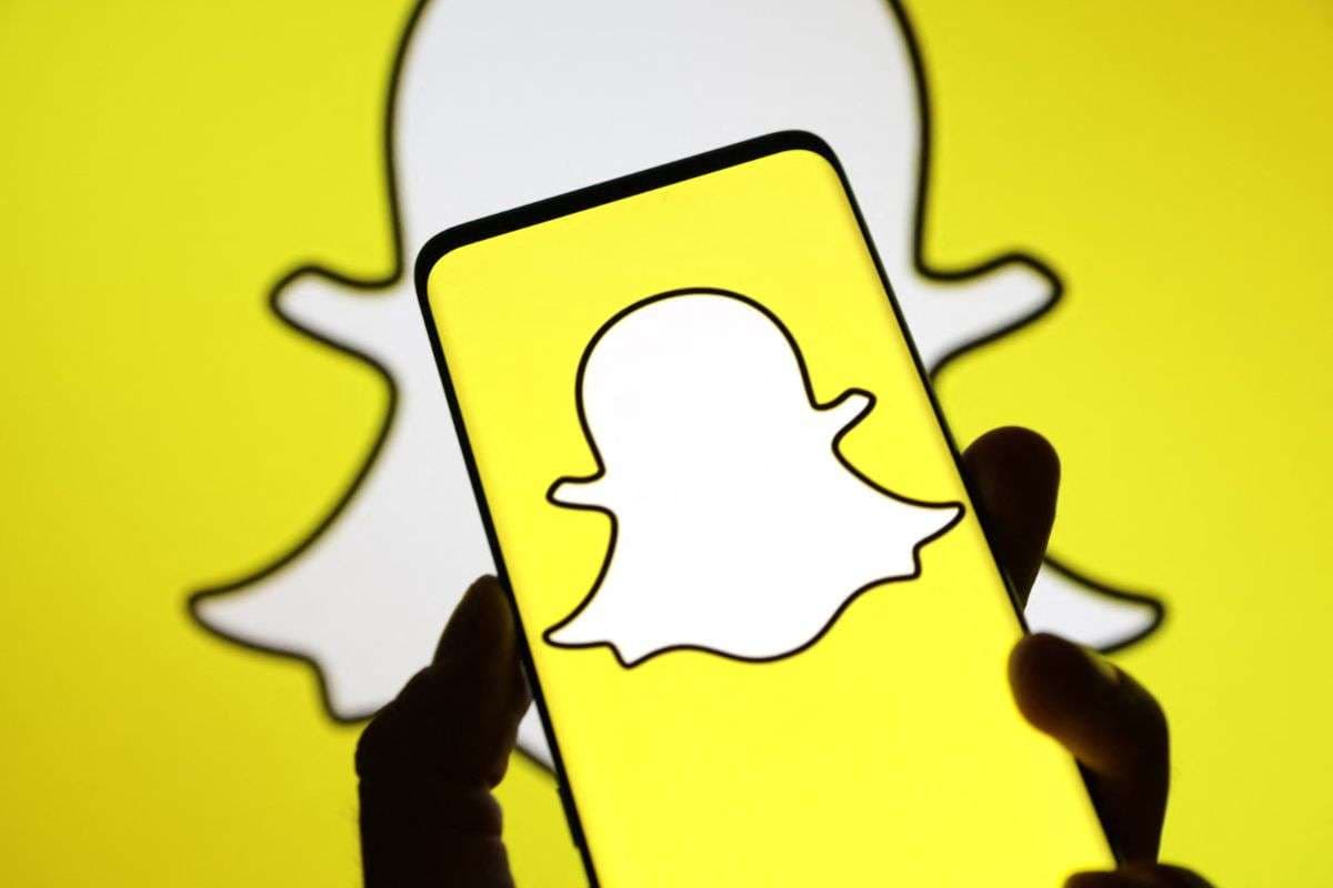 Snapchat memories feature Snapchat memories feature