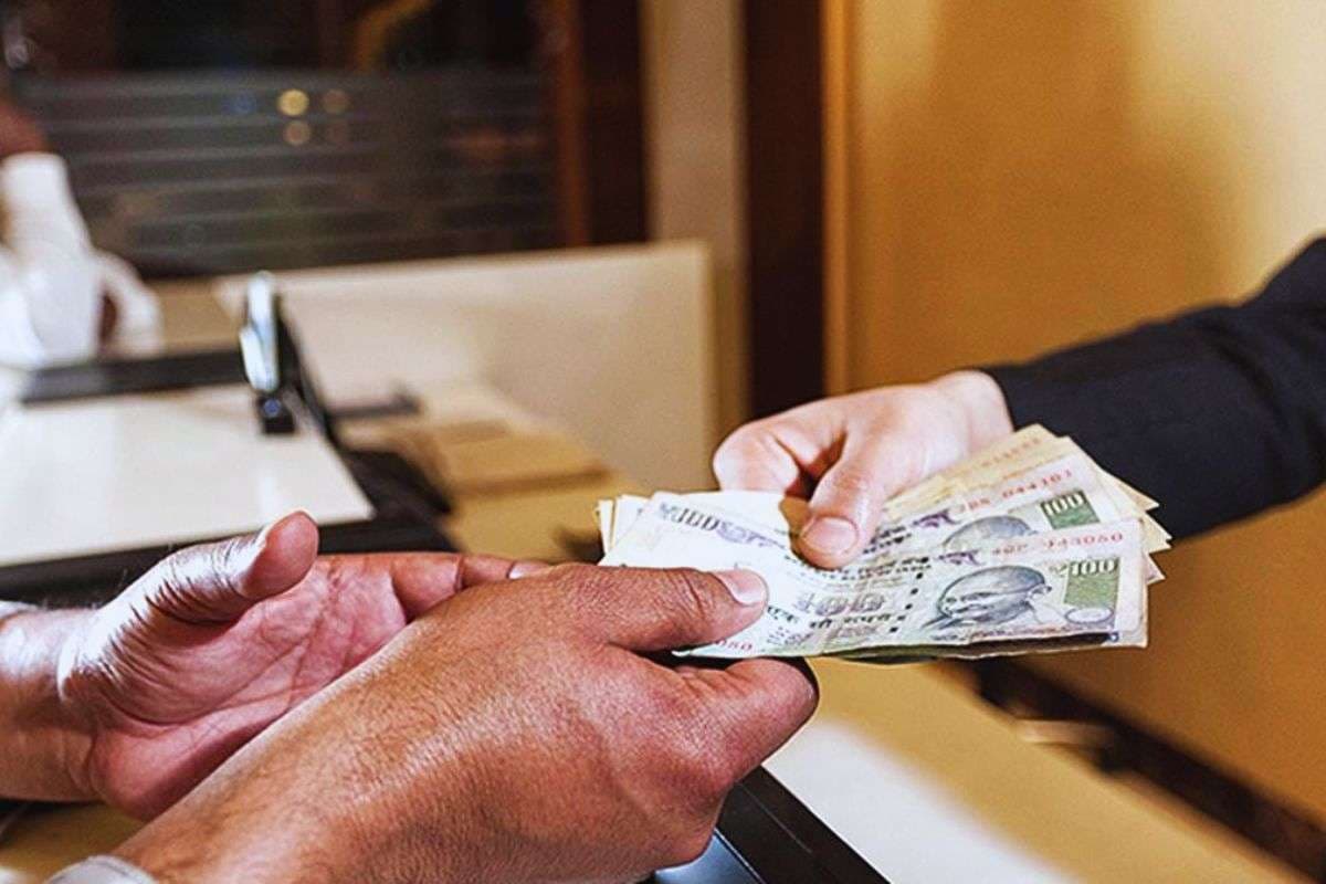 Bihar Chunav 2025: बिहार में अब इससे ज्यादा कैश रखने पर होगी कार्रवाई, जान लें सभी नियम नहीं तो बुरे फंसेंगे