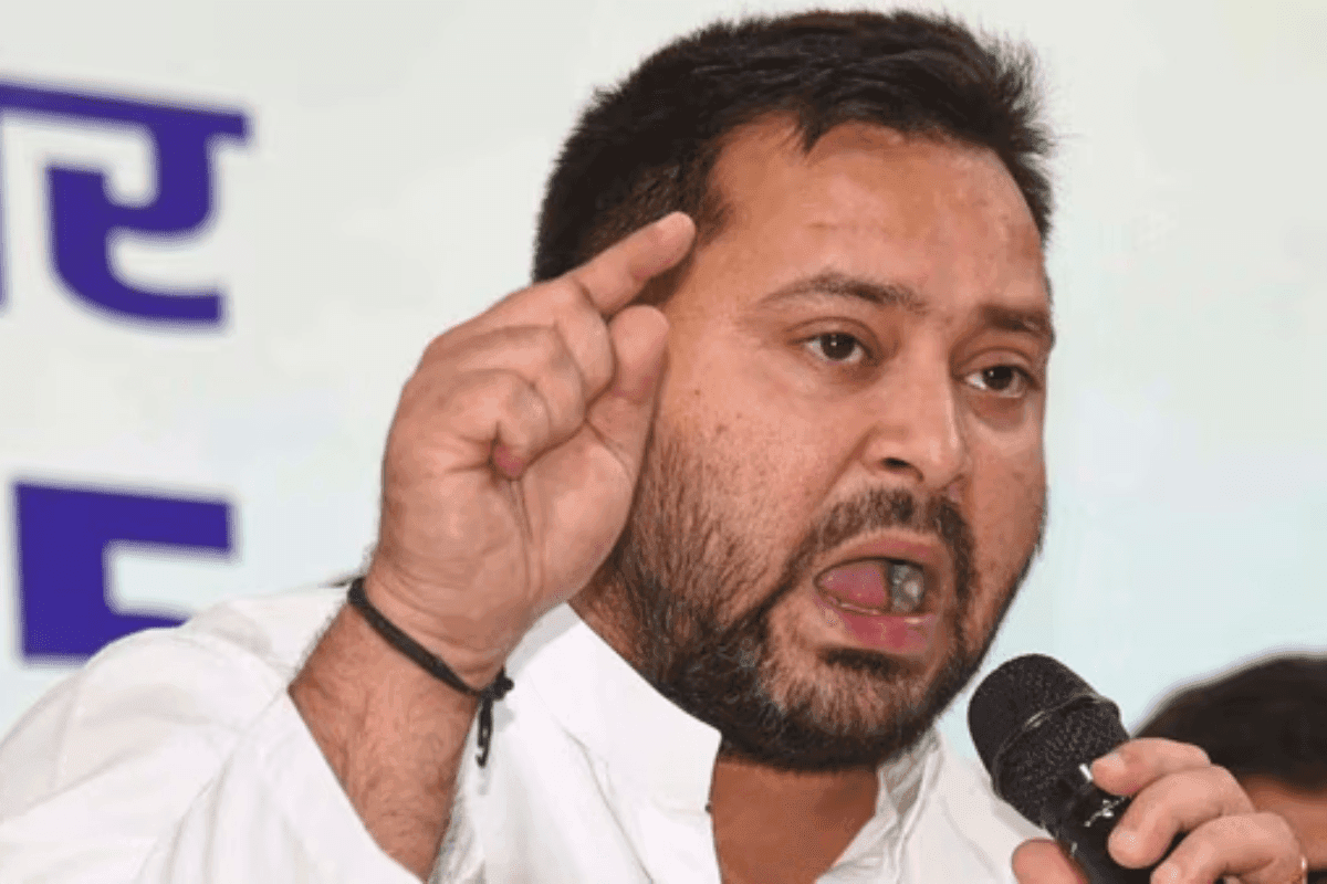 Bihar Election 2025: "फैक्ट्री कहीं और जीत चाहिए बिहार में...", छपरा जाने से पहले तेजस्वी ने सरकार पर बोला हमला