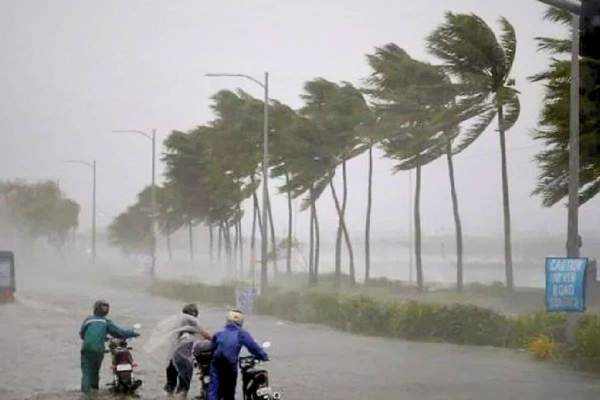 Bihar Rain Alert: बिहार में अगले 4 दिनों के लिए भारी से अति भारी बारिश की चेतावनी, IMD ने जारी किया इन जिलों में रेड अलर्ट