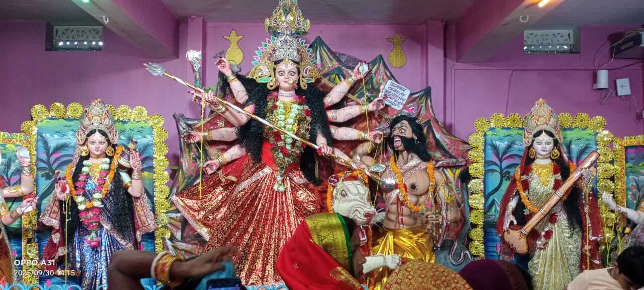 मानसी के रेलवे मैदान में 1972 से लगातार होती आ रही है मां दुर्गा की आराधना