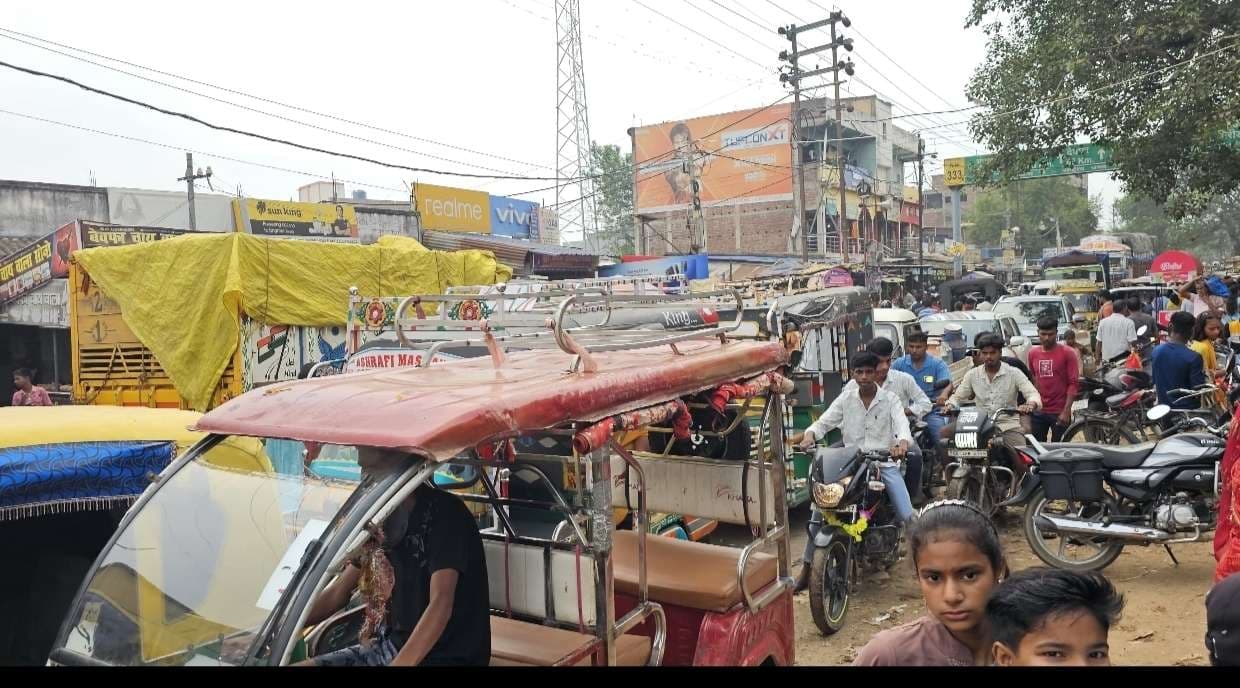 मेला में उमड़ी भारी भीड़, सड़क जाम से लोग रहे परेशान