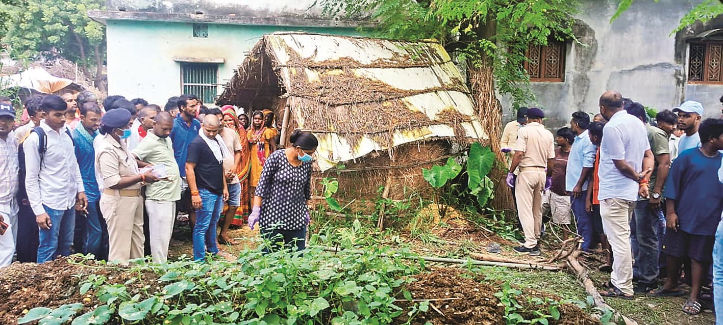 Gopalganj News : पटखौली में युवक की हत्या, लोगों ने किया बवाल, ग्रामीणों ने पुलिस पर किया हमला