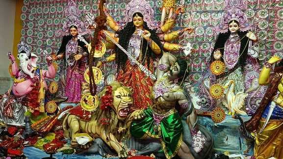 महाअष्टमी पर पोड़ैयाहाट में उमड़ा श्रद्धालुओं का सैलाब