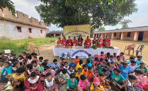 दशहरा पर मूकबधिर बच्चों के बीच राशन किट वितरित