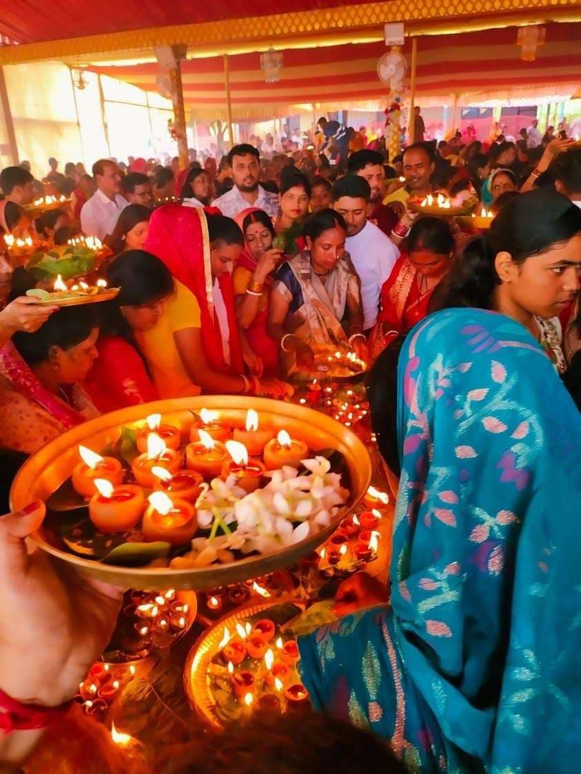 Bokaro News : आइइएल दुर्गा पूजा पंडाल में संधि पूजा व दीप दान का आयोजन