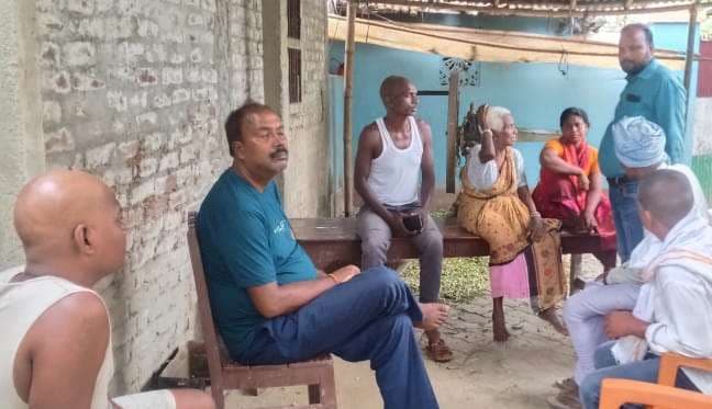 मृतकों के परिजनों को झामुमो नेताओं ने दी सांत्वना