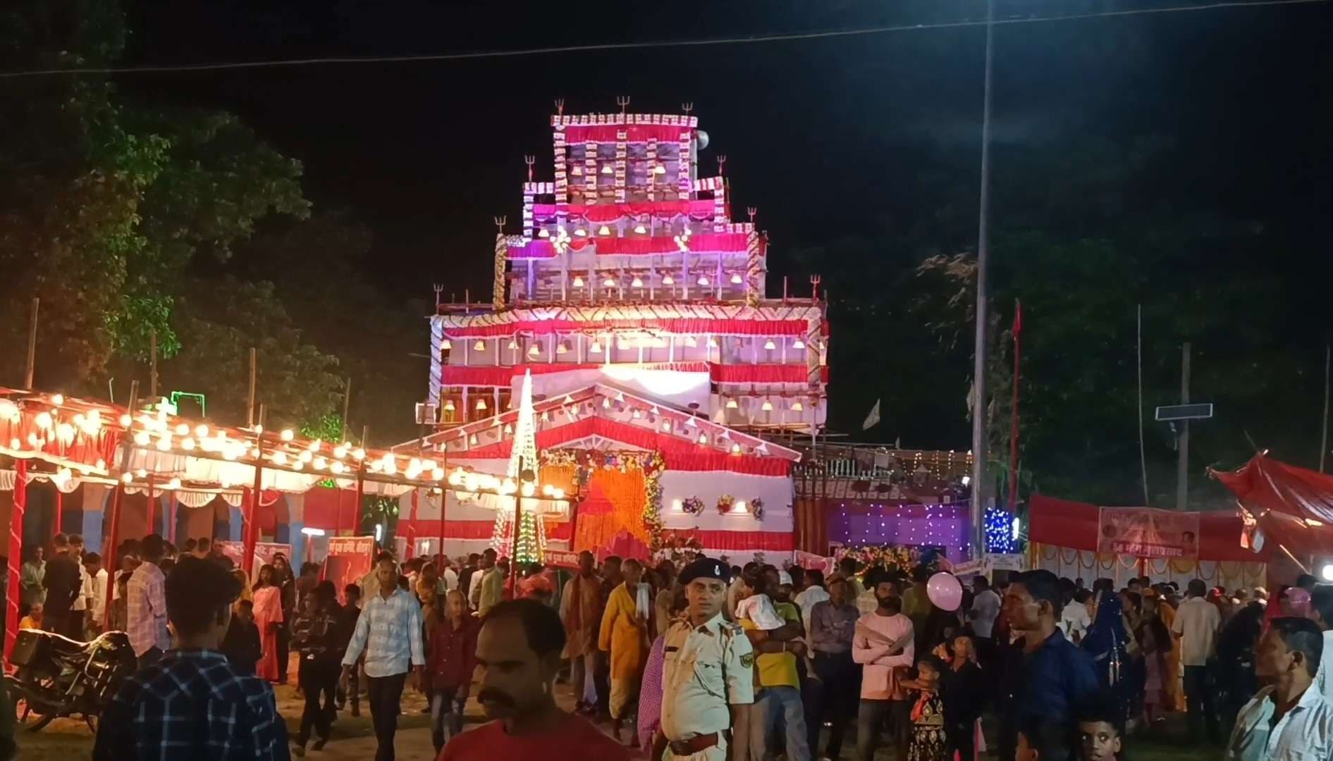 सीतापुर में विजयादशमी पर 56 भोग का चढ़ावा