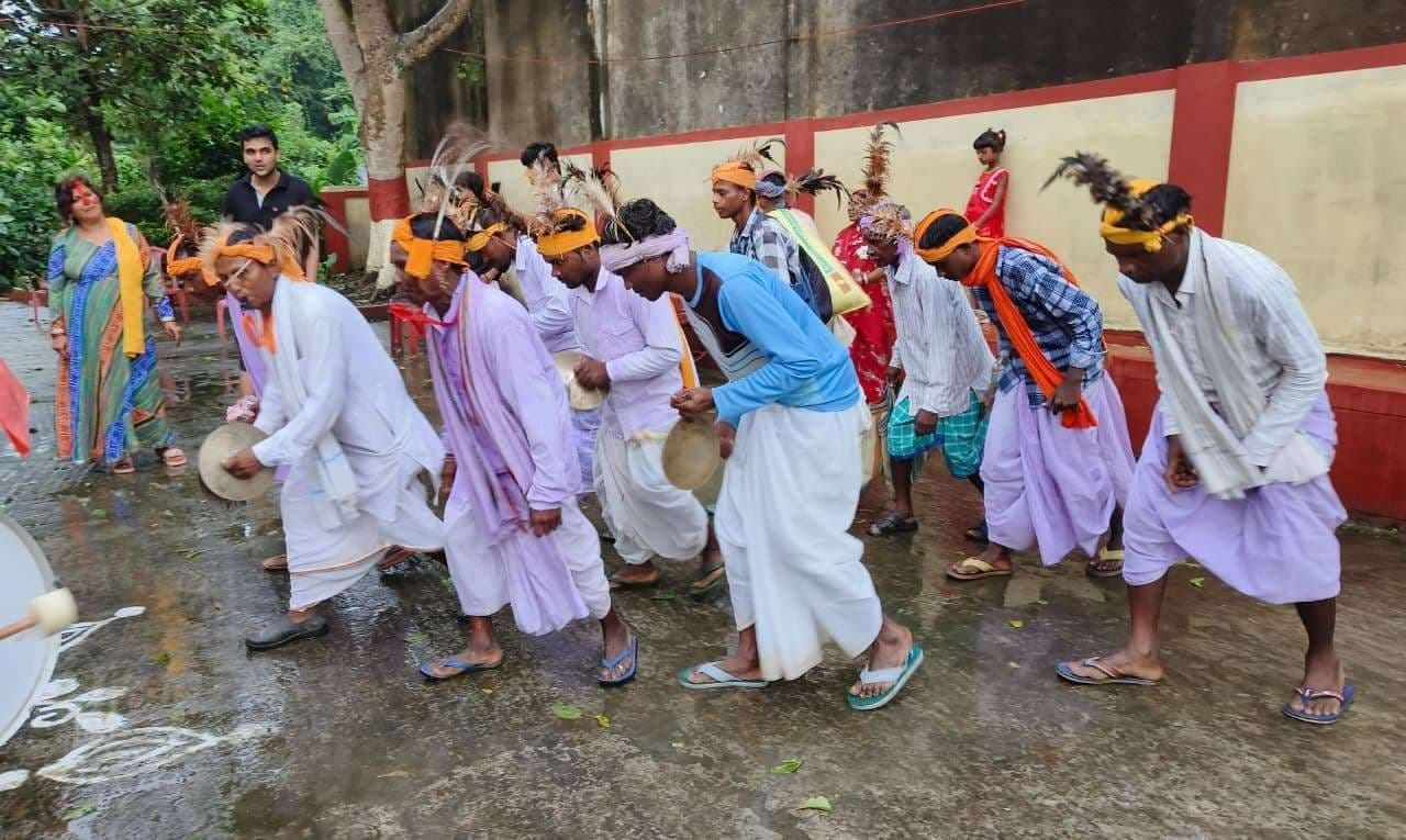 आदिवासी समाज ने दसाई नृत्य कर मोहा मन
