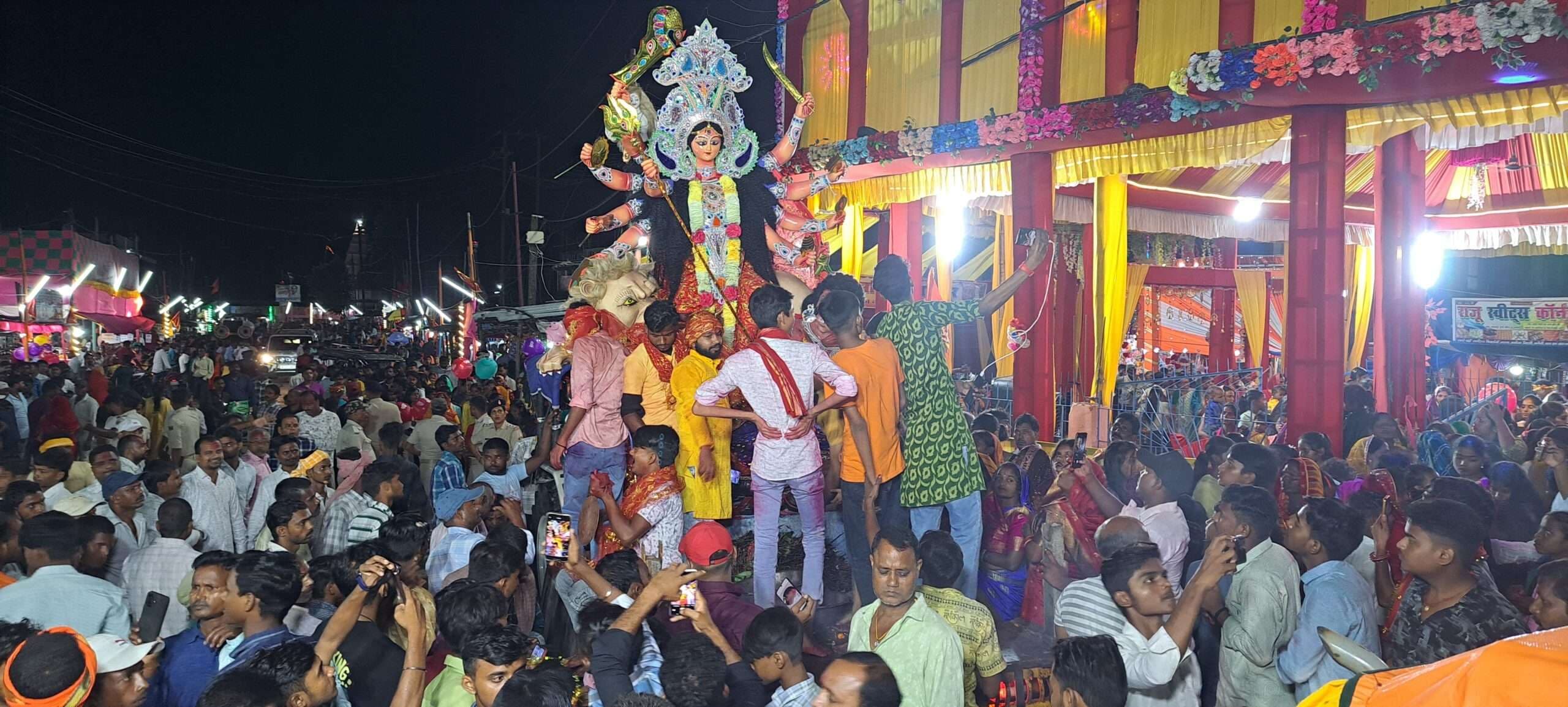 बैंडबाजे के साथ निकाली गई विसर्जन जुलूस, मां शेरेवाली के जयकारें से गुंजयमान रहा वातावरण