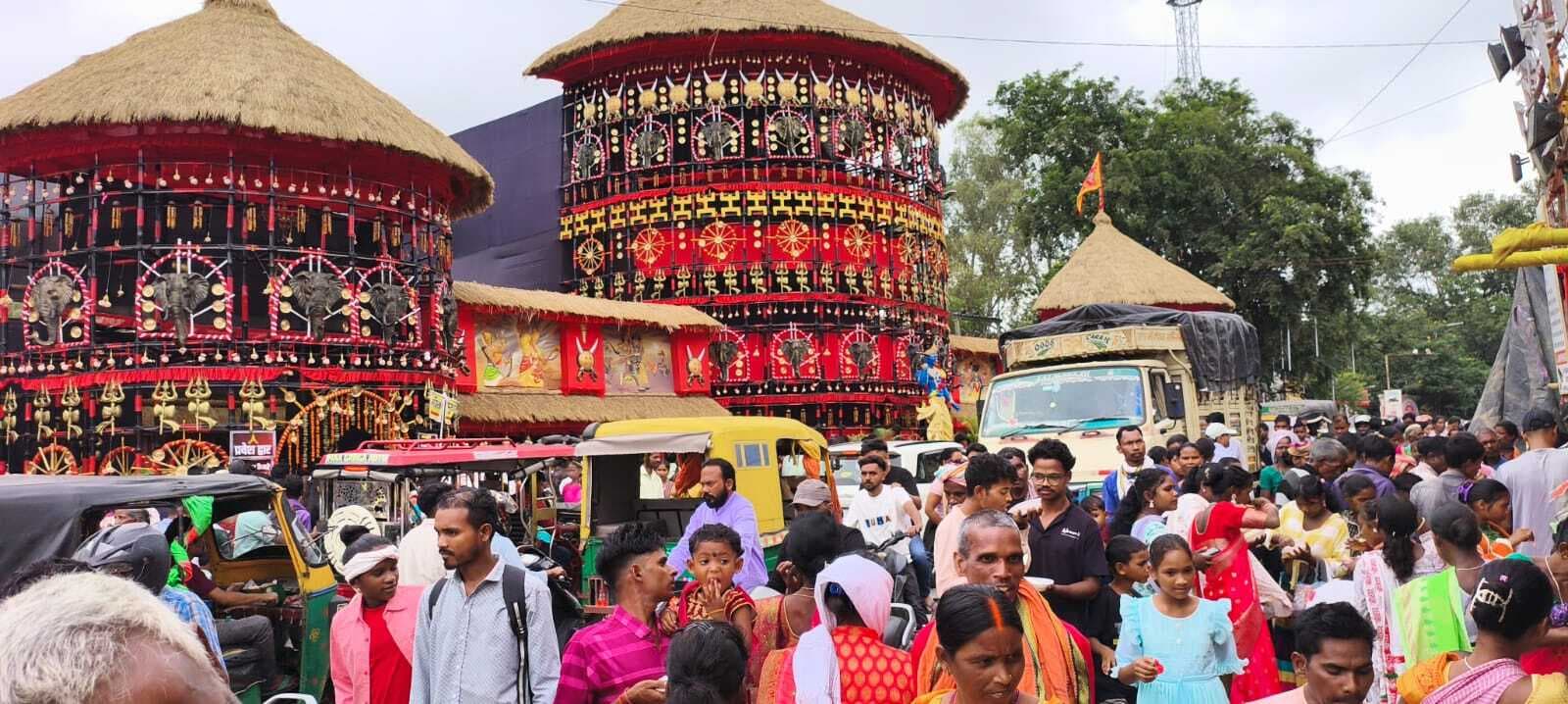 हर्षोल्लास माता की प्रतिमा का किया विसर्जन