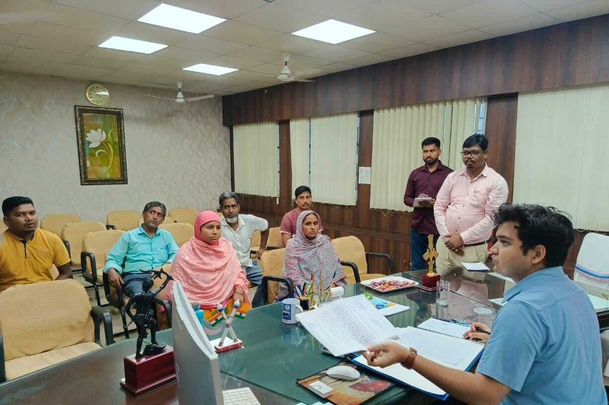 लोगों की समस्याओं से अवगत हुए डीसी