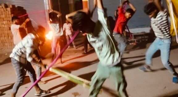 बथुआ बाजार में लाठी पूजा के दौरान पथराव, कई युवक घायल, पुलिस अलर्ट