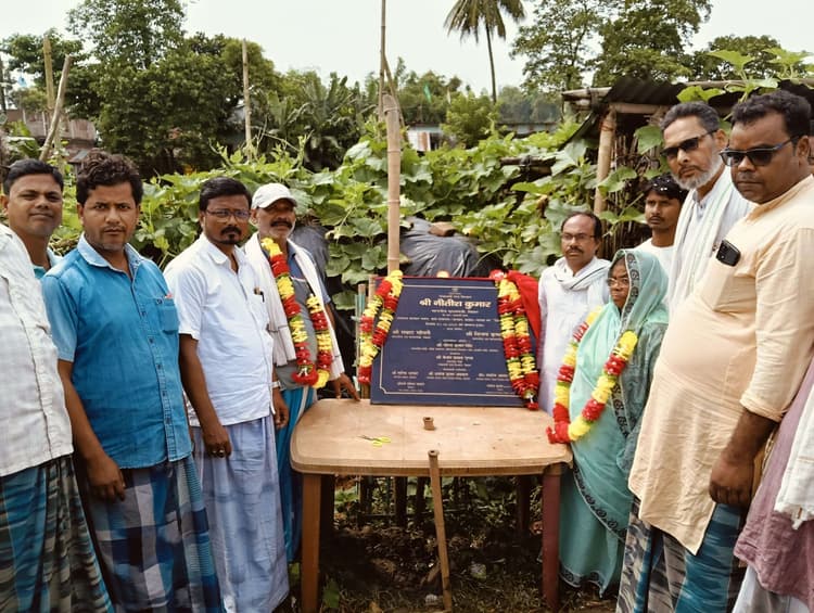 चनदहर में पंचायत सरकार भवन का किया शिलान्यास