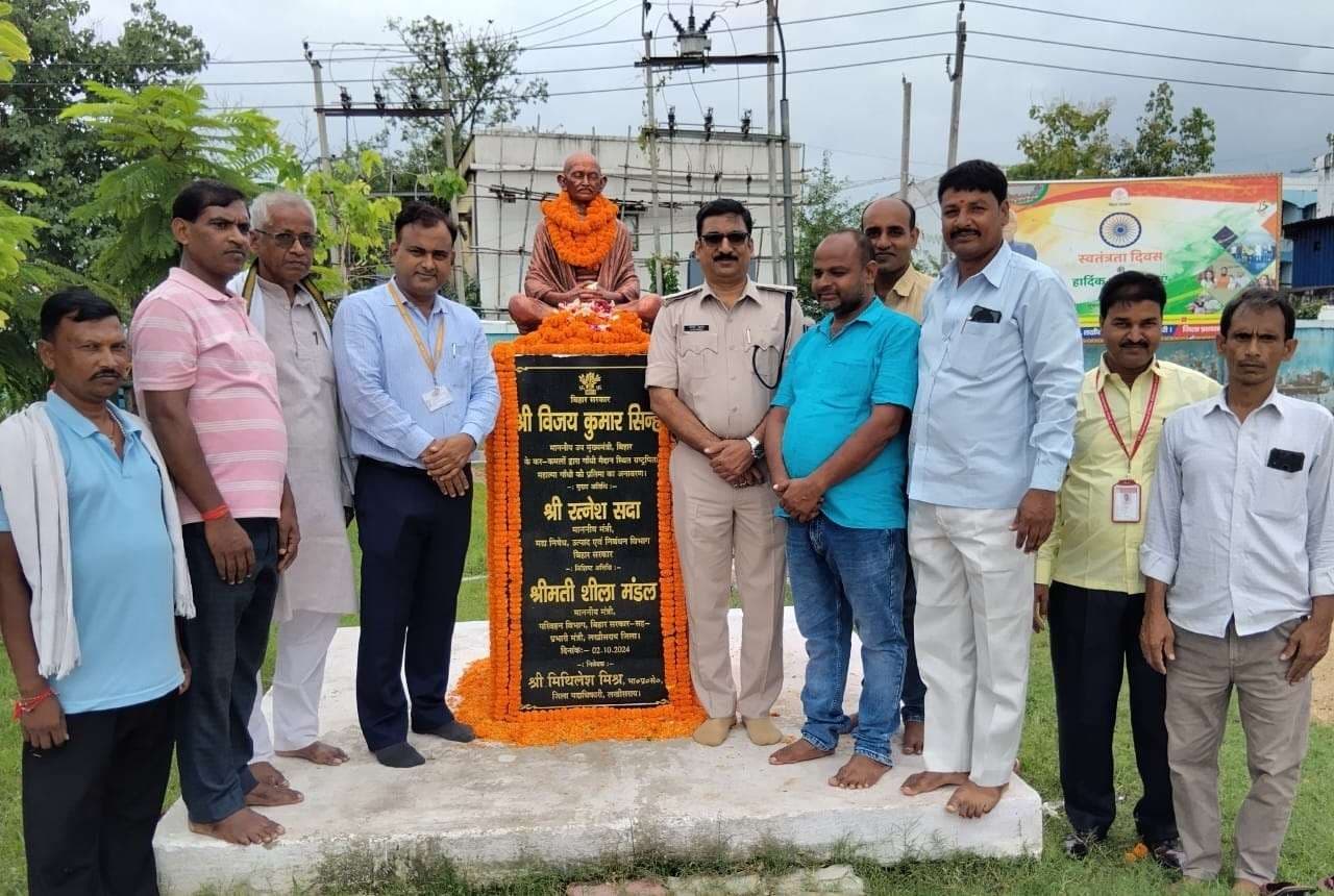 गांधी जी ने सत्य और अहिंसा के मार्ग से देश की दिलायी अजादी