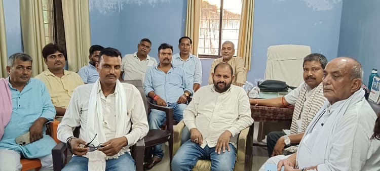 hajipur news. सरकार से पैक्सों का ब्याज माफ करने की मांग