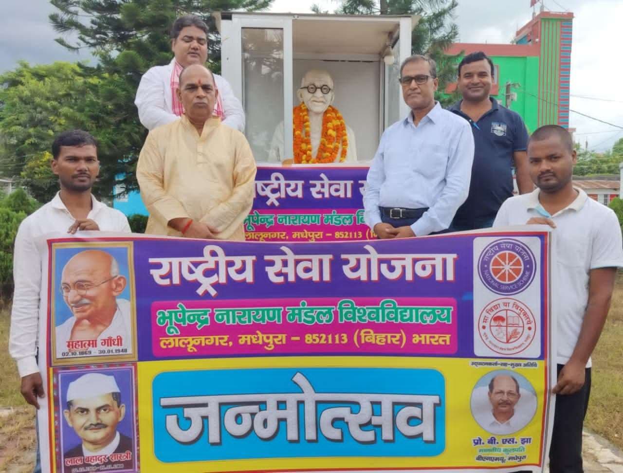 गांधी के बताये मार्ग पर चलकर ही विकसित बनेगा भारत