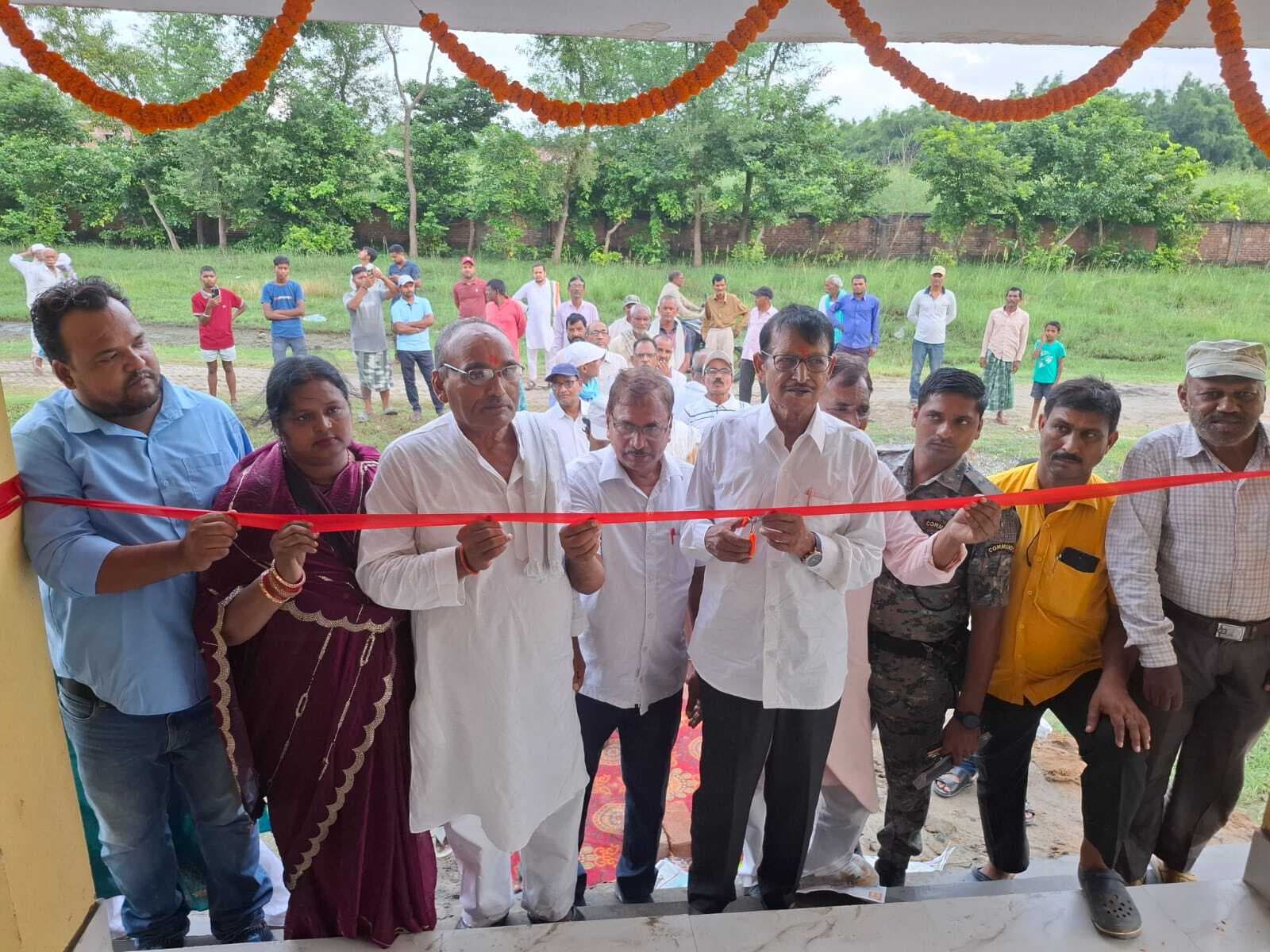 विधायक ने मनिहारी काॅलेज में कमरा का किया उद्घाटन