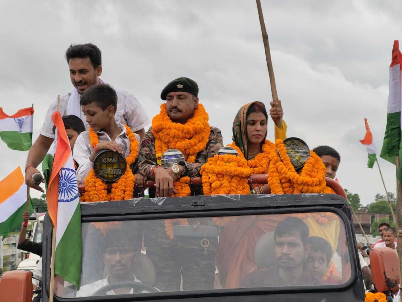 भव्य जुलूस के साथ हुआ रिटायर्ड फौजी का स्वागत