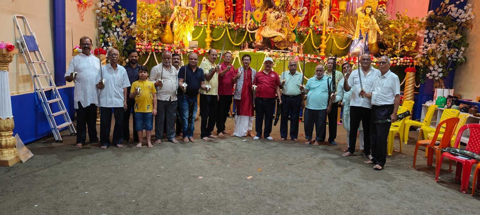 Deoghar news : विजयादशमी पर मारवाड़ी समाज ने किया शस्त्र पूजन