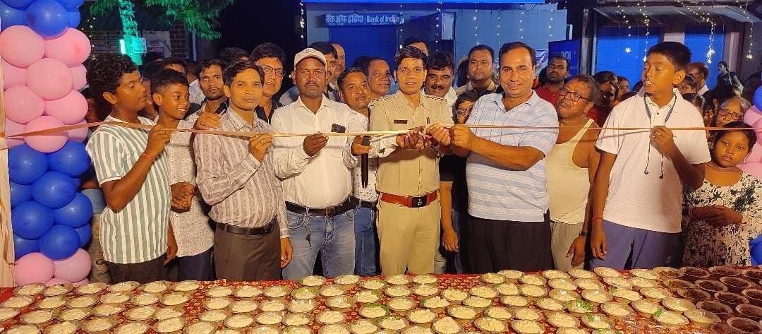 भंडारा में उमड़े लोग