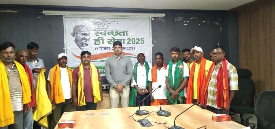 Deoghar News : स्वच्छता ही सेवा अभियान का समापन, सफाई मित्र सम्मानित