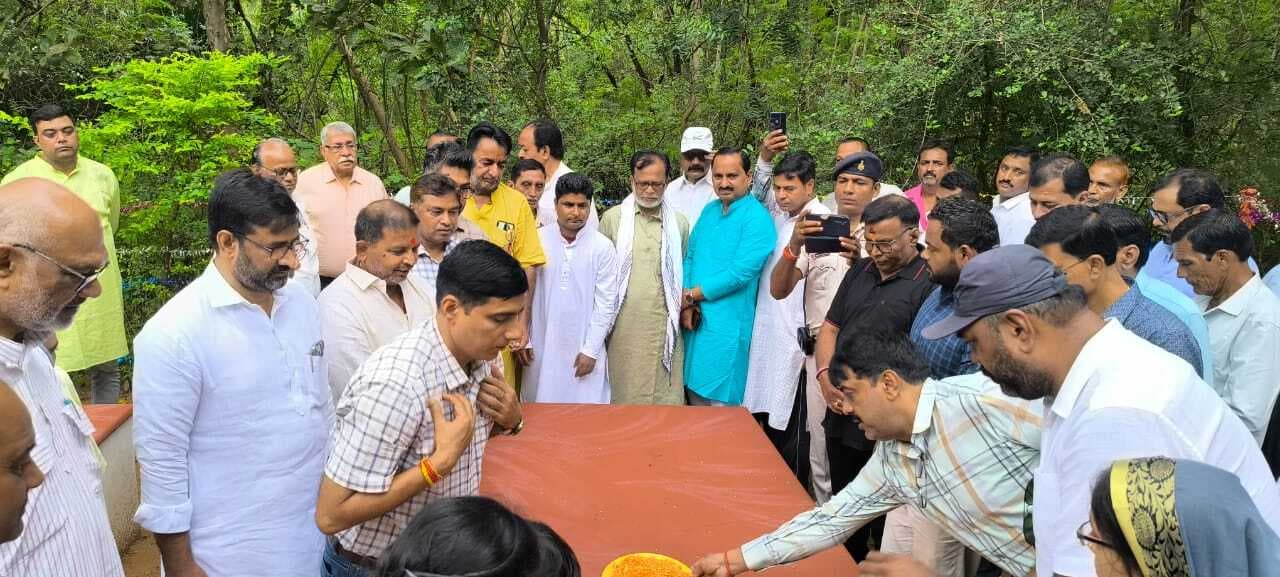 पुस्तक ‘आखर प्रेम’ का हुआ विमोचन