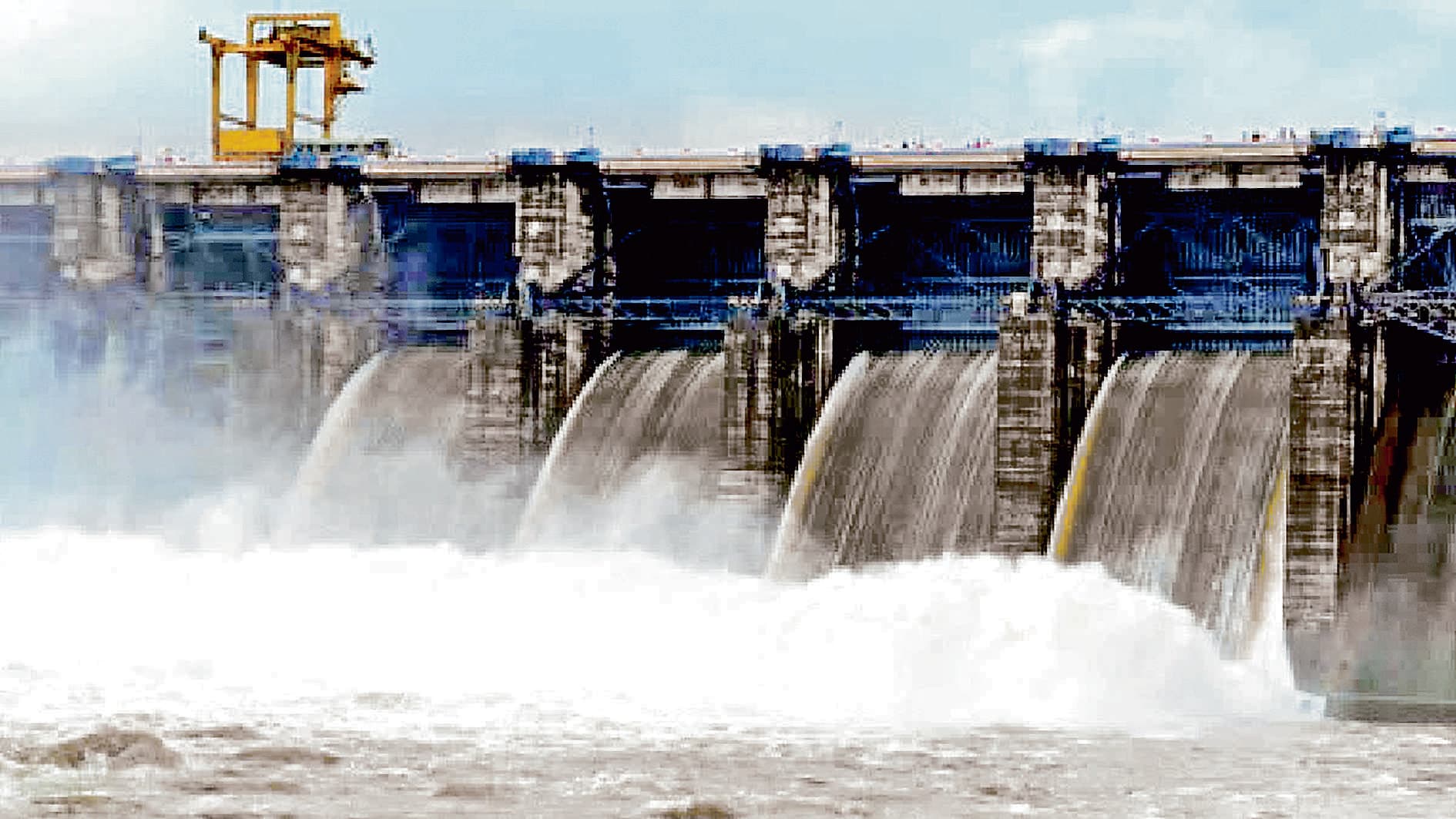 डीवीसी के बांधाें से छोड़े गये पानी से बढ़ा राज्य में बाढ़ का खतरा