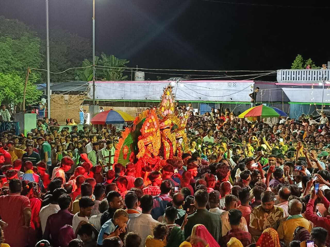 श्रद्धा भक्ति के साथ शारदीय नवरात्रि संपन्न खोईंछा देकर मां की हुई विदाई