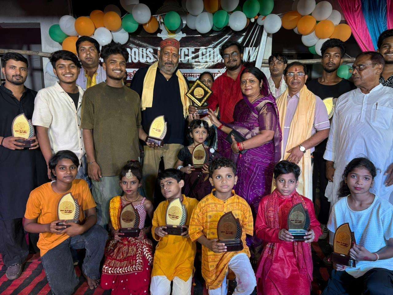 तेहाय में संगीत संध्या पर बच्चों की प्रस्तुति देख झूमते रहे लोग