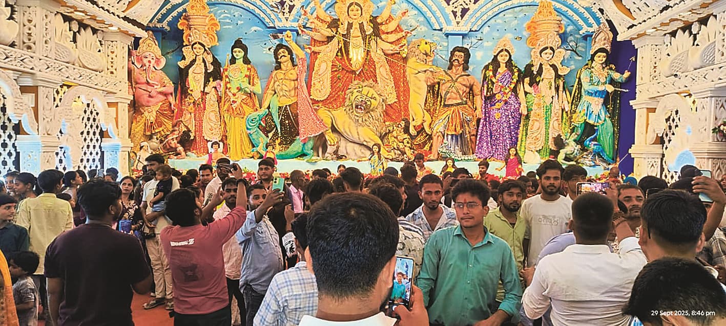 Gopalganj News : बारिश की बूंदों के बीच उमड़ा भक्तों का सैलाब, उत्सव और भक्ति में डूबे रहे गोपालगंजवासी