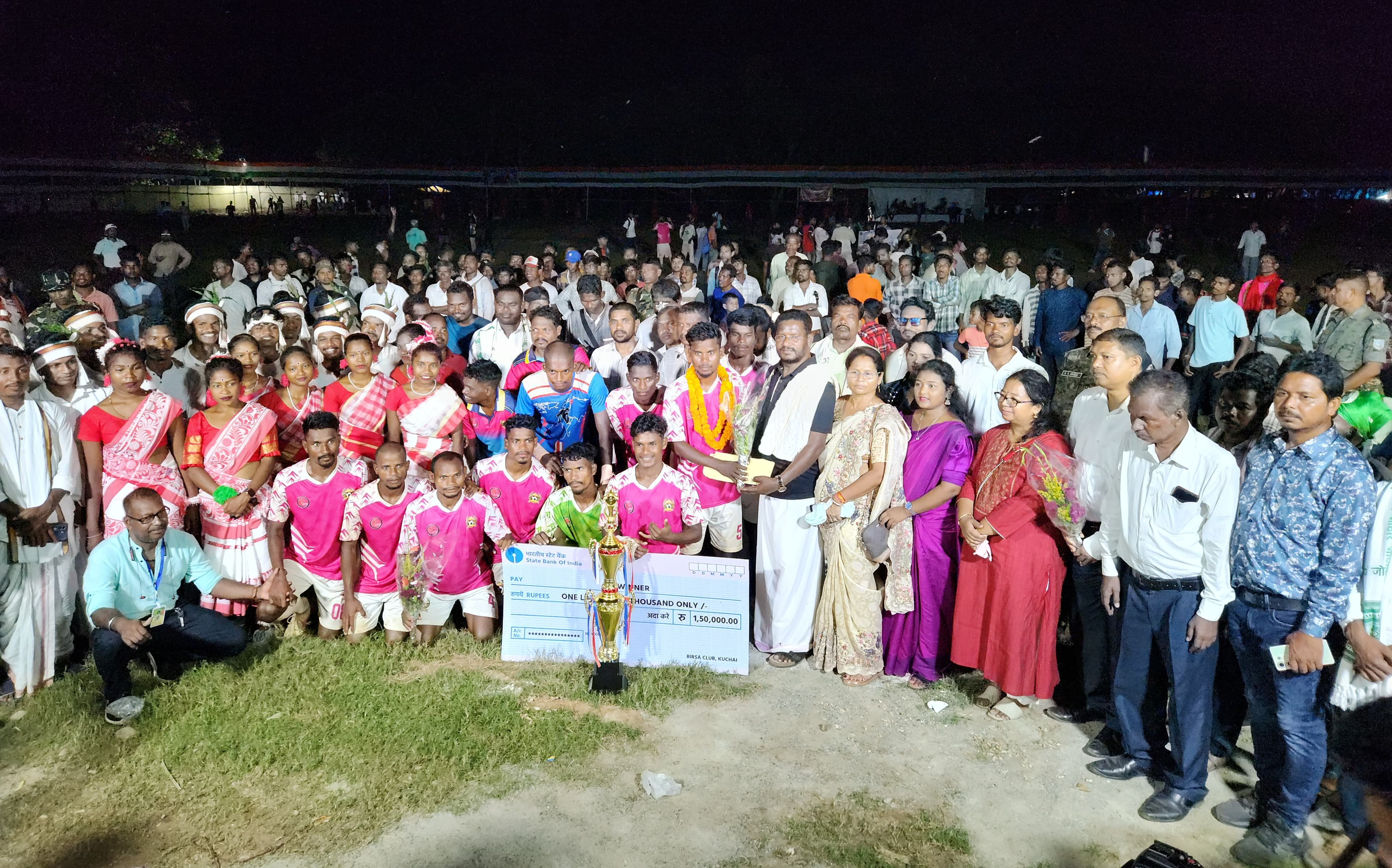 Seraikela Kharsawan News : चक्रधरपुर को हराकर खड़गपुर चैंपियन, 1.5 लाख नगद मिला