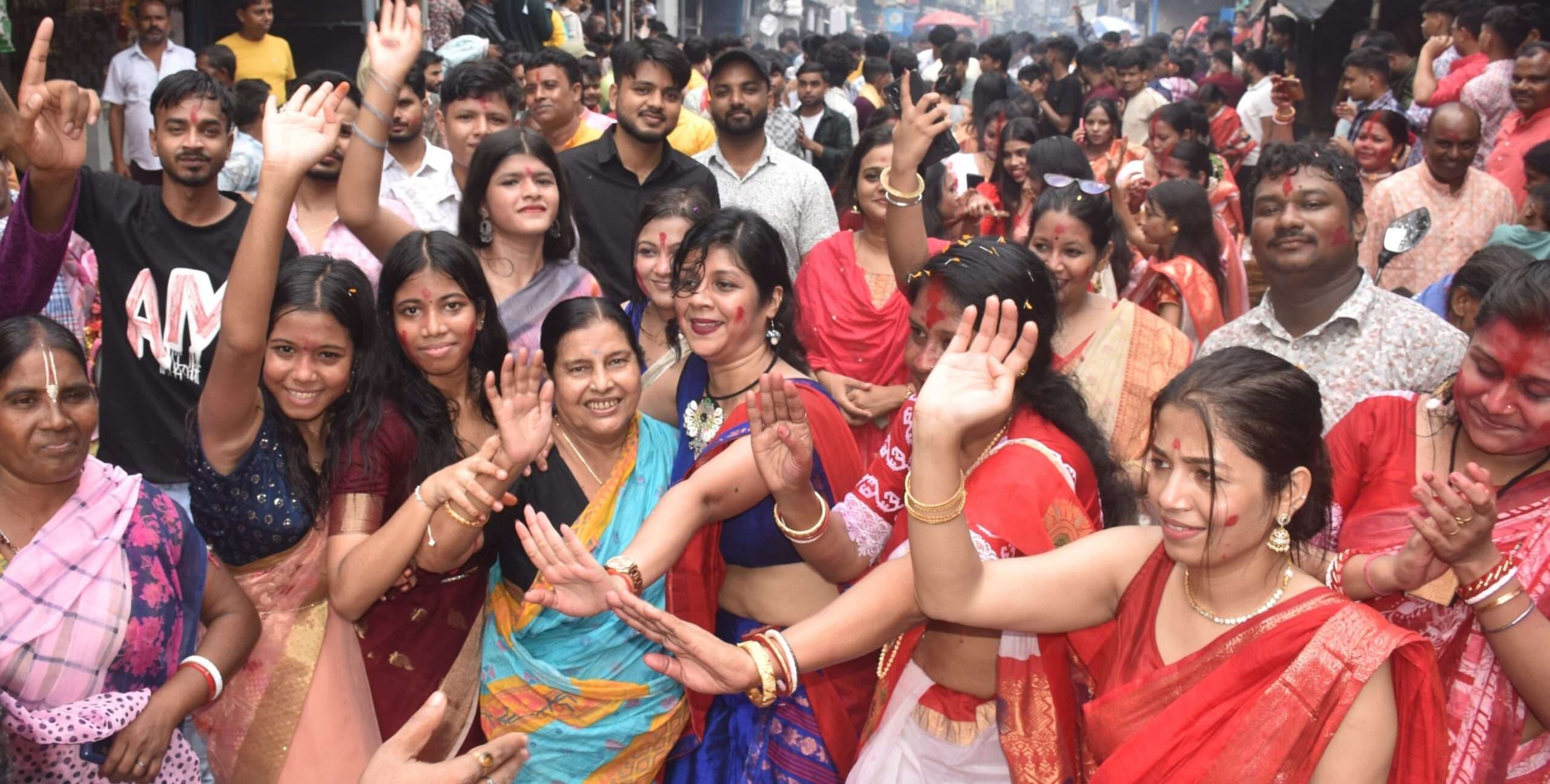 Bokaro News : नवपत्रिका विसर्जन के साथ पूजा संपन्न, सिंदूर खेल महिलाओं ने मां दुर्गा को दी विदाई