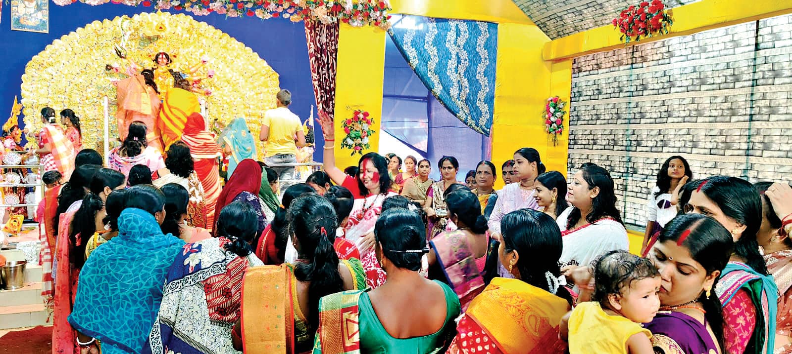 East Singhbhum News : नम आंखों के साथ 32 प्रतिमाएं विसर्जित