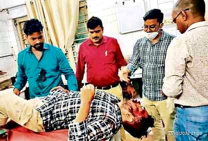 Bokaro News : टेंपो पलटा, एक ही परिवार के कई लोग घायल